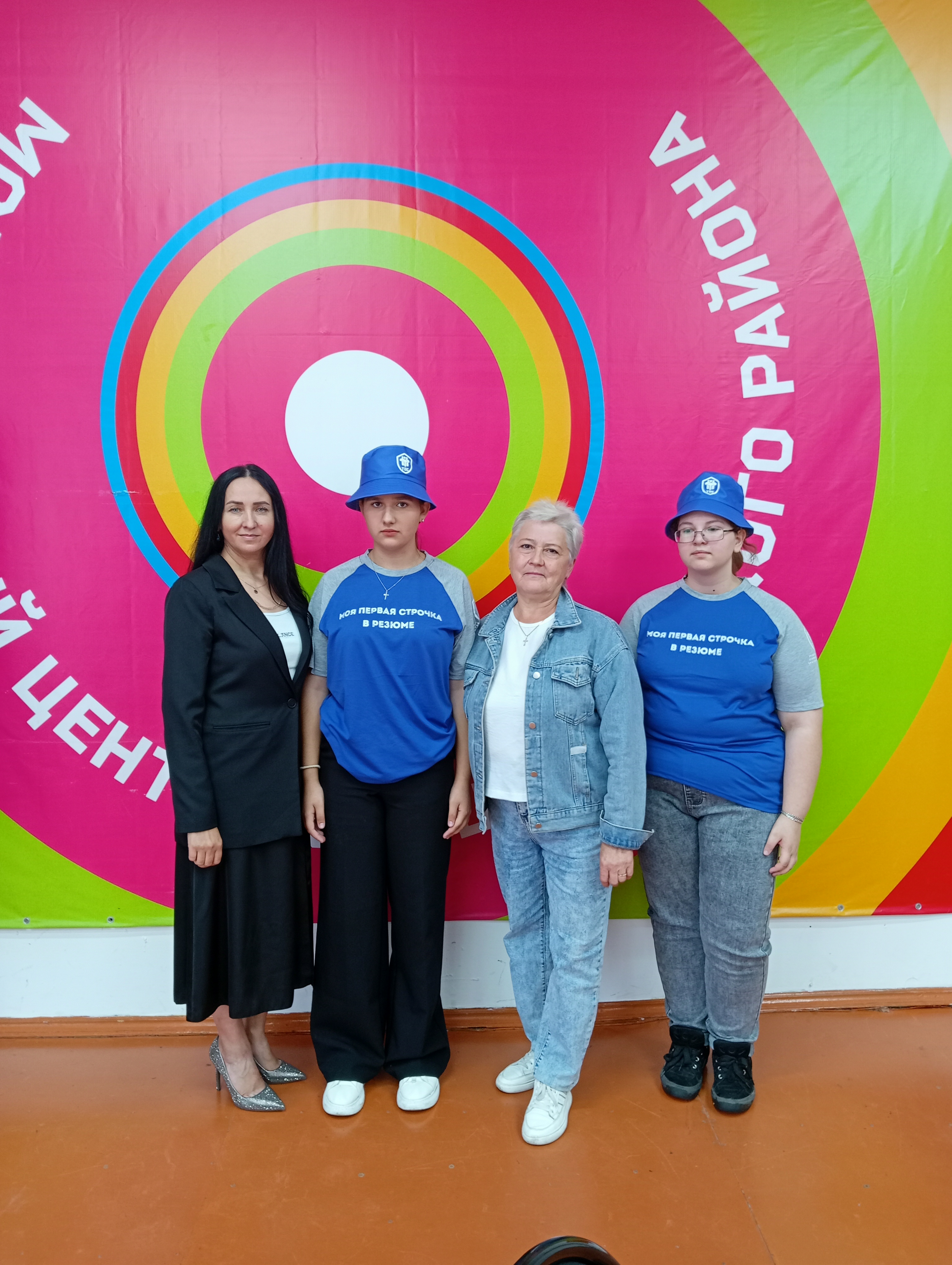 Трудовые отряды старшеклассников Трудовые отряды старшеклассников.