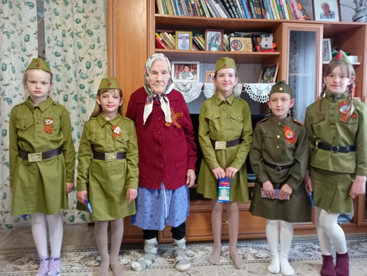 Поздравления детей войны и труженицы тыла с 80-летием Великой Победы.